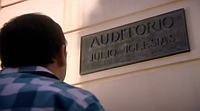 Julio Iglesias performing Por un Poco de Tu Amor, from the tv show Benidorm